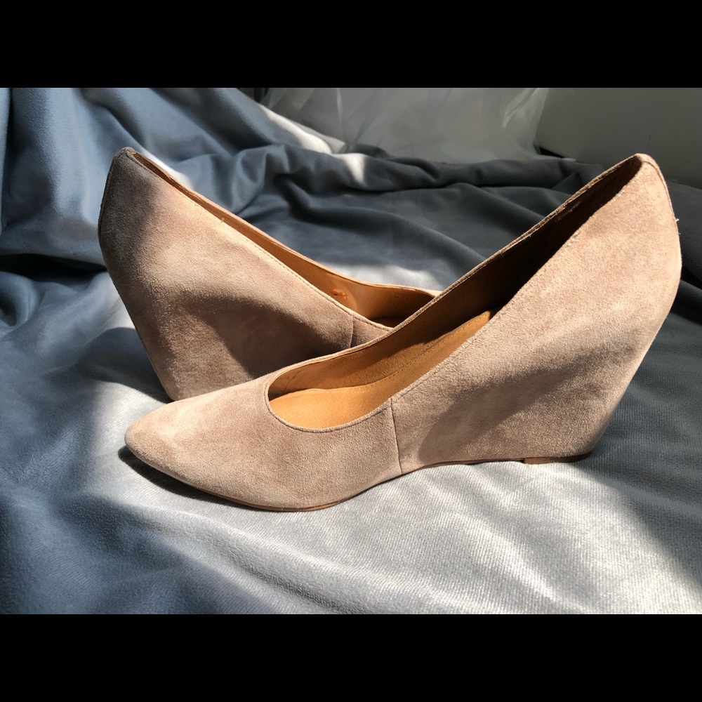 Franco Sarto Nude Suede Shoes, size 8,5